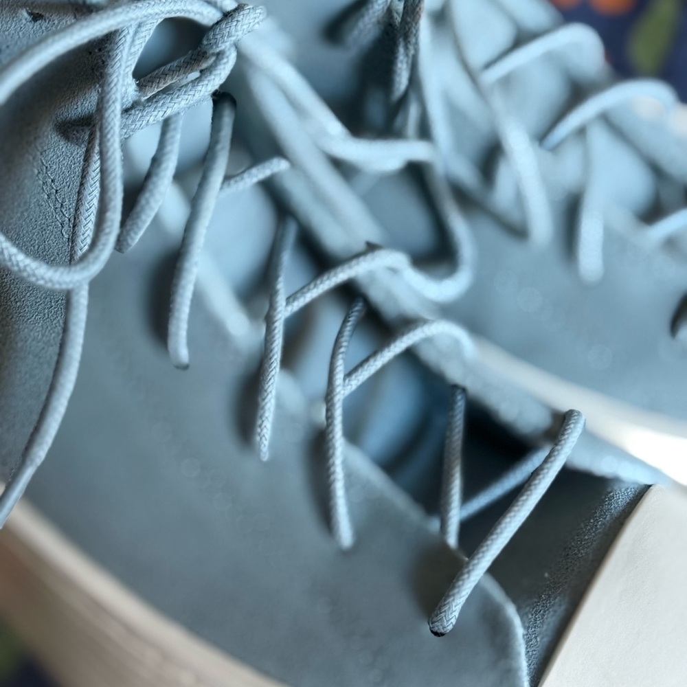 Chuck Taylor All star Modern Lift Trainers.